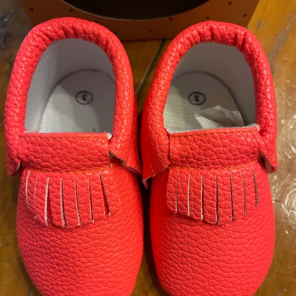 Sweet N Swag Kids Coral Moccasin Shoes size 3 - Picture 2 of 5